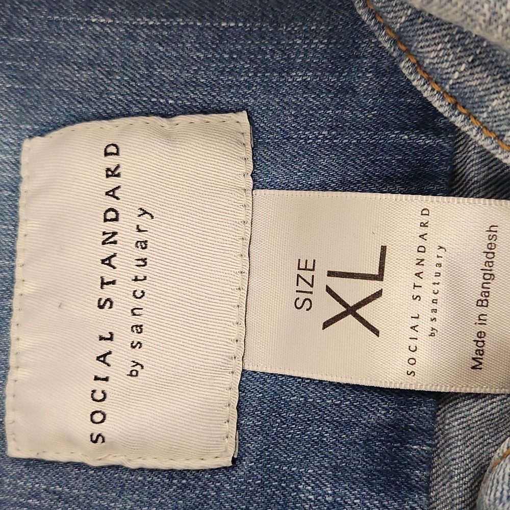 Social Standard By Sanctuary Jean Jacket. Light Wash. Size XL - Picture 4 of 11